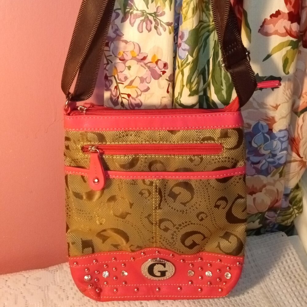 Guess PINK AND BROWN SIGNATURE STYLE CROSSBODY WOMENS PURSE